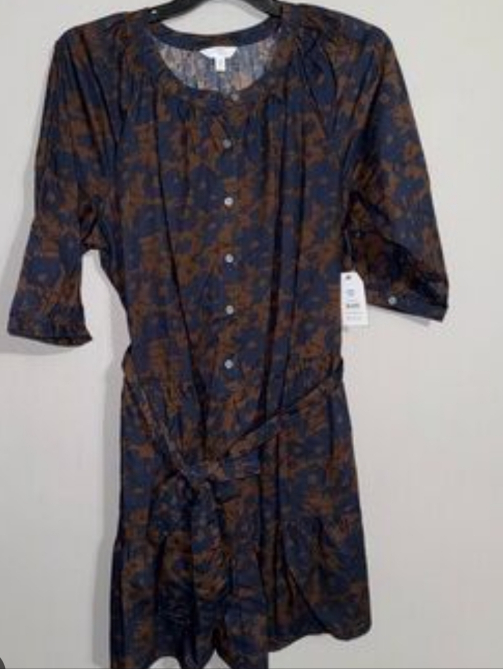 Woman Time and Tru navy and brown floral long-sleeve midi dress with a belte
